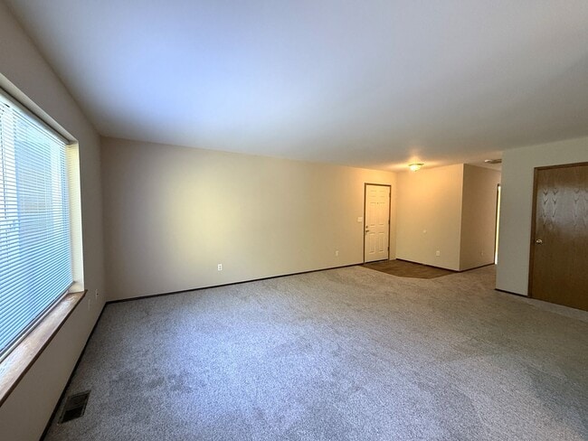 Building Photo - Lk Goodwin Duplex - Budget Friendly!