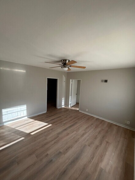 Building Photo - 6430 Hampton Ave