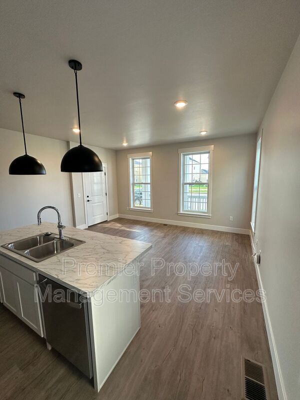 Building Photo - 6023 Elysian Rd