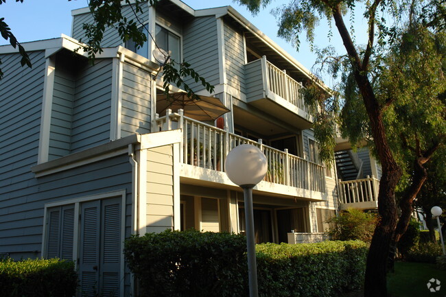 Building Photo - Meadowbrook