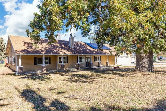 Building Photo - Stallion Springs Home!