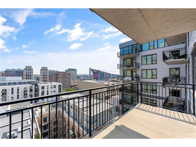 Building Photo - 740 Portland Ave S