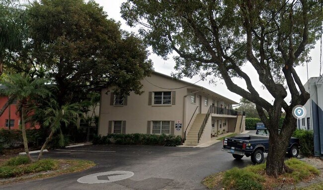 Interior Photo - 108 SW 9th St