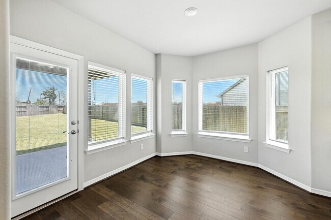 Building Photo - 1610 Rosedale Dr