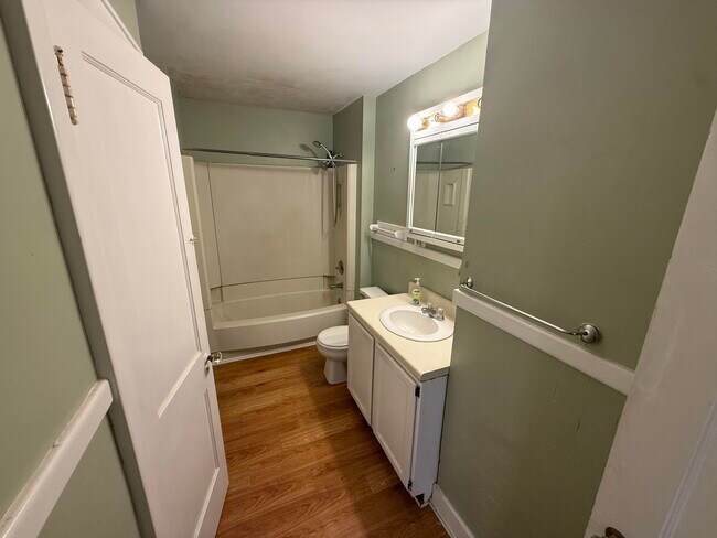 Building Photo - 608 Kastle Rd