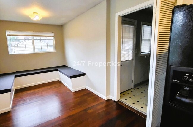 Building Photo - Inviting 3 BD | 2 BA Home with Big Backyard in West Linn