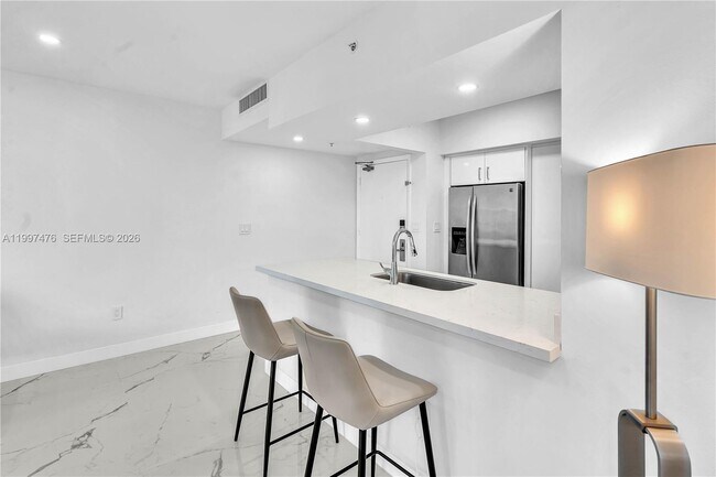 Building Photo - 17375 Collins Ave