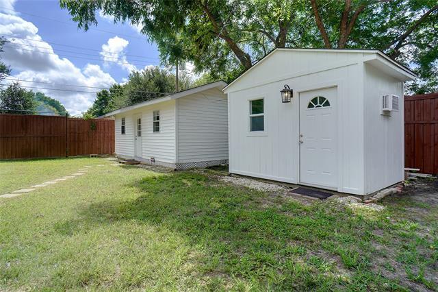 Building Photo - 902 Jardin Dr