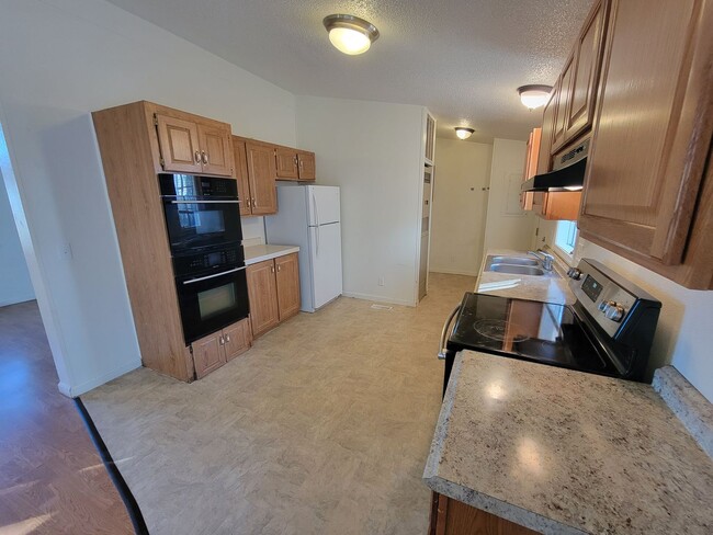 Building Photo - 3 Bedroom 2 Bath Manufactured Home in the ...