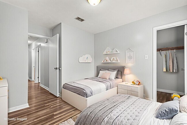 Building Photo - 920 Inglewood Ln