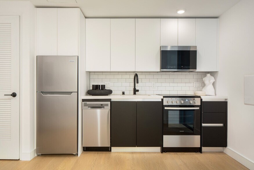 Building Photo - 3920 W 5th Street   Miles at Harvard
