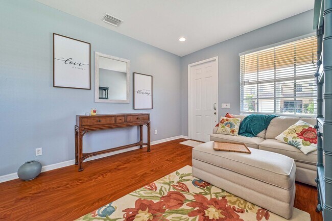 Building Photo - SHORT TERM (6.1 - 11.30) Gorgeous home in ...