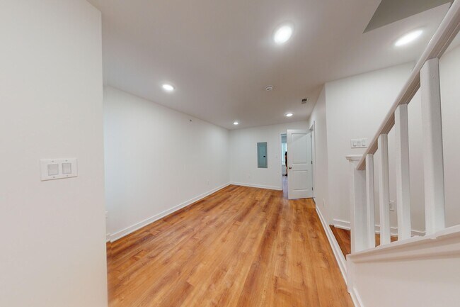 Building Photo - 1834 N Bouvier St