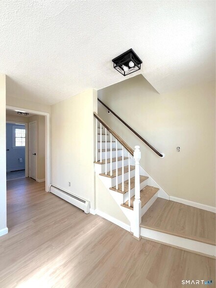 Building Photo - 47 Crestwood Dr