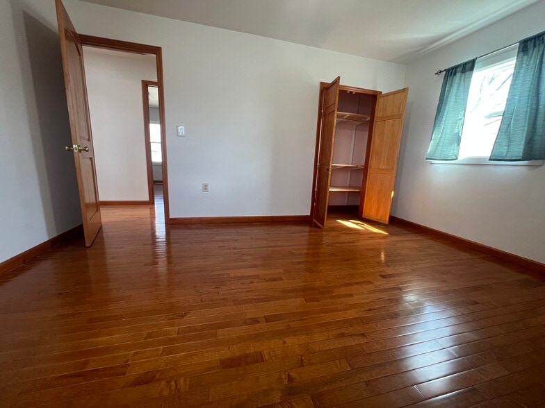 Building Photo - 2507 Sheridan Dr