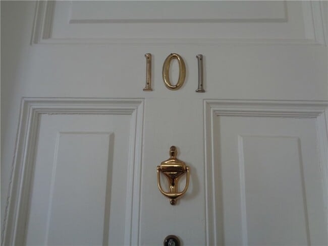 Building Photo - 164 Pine St