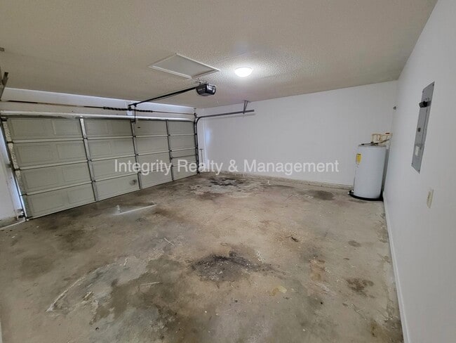 Building Photo - 7519 Allspice Cir N