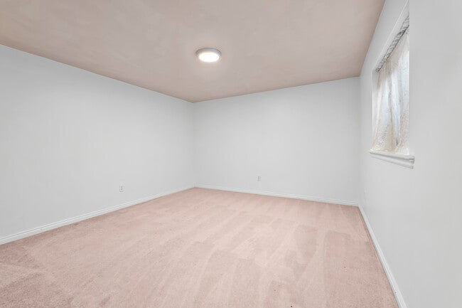 Building Photo - 283 W Clark St