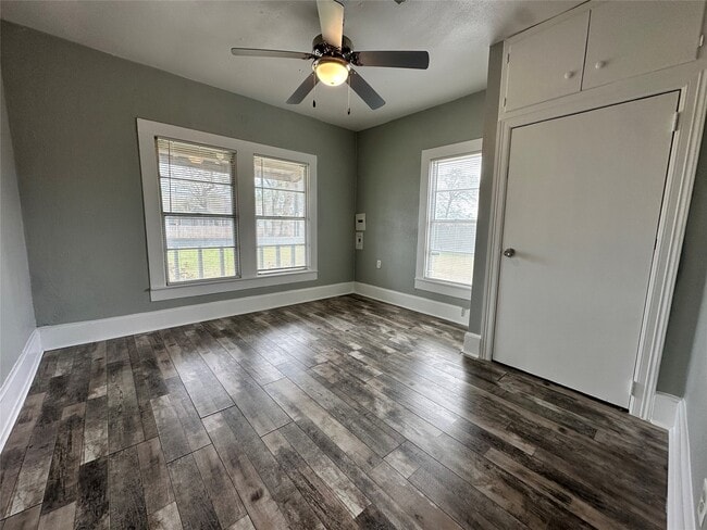 Building Photo - 335 Bayou Dr