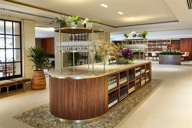 Building Photo - 1402 Elm St