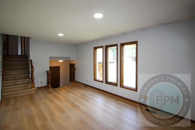 Building Photo - 5614 N 116th Ave