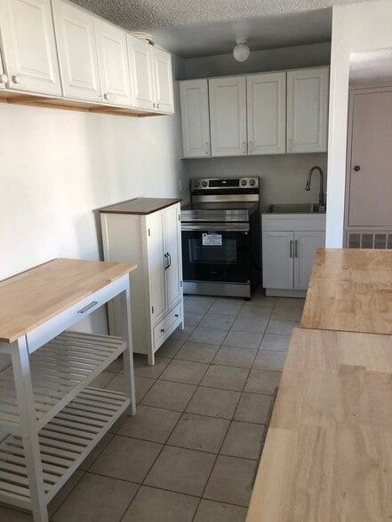 Building Photo - 6453 Kanan Dume Rd