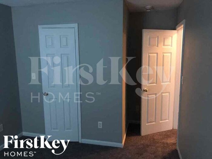 Building Photo - 10850 Snowdrop Way