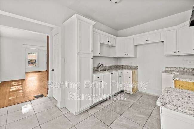 Building Photo - 1705 Steiner Ave SW