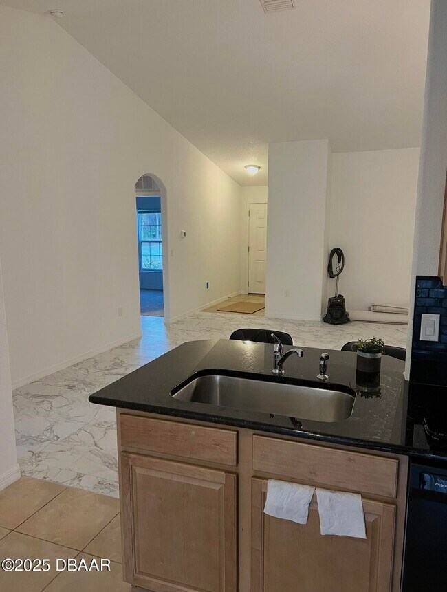 Building Photo - 2 Sebastian Ct