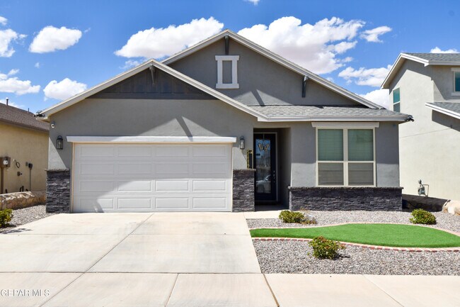 Primary Photo - 51117 Desert Sunflower Ave