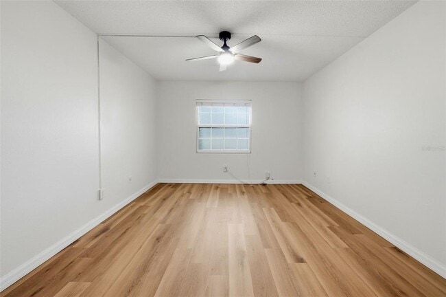 Building Photo - 3821 N Oak Dr