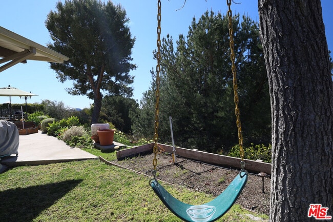 Building Photo - 2260 Los Amigos St