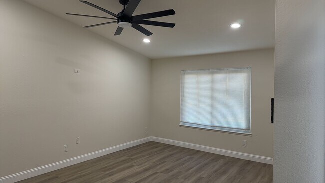 Building Photo - 2875 Atlanta Dr
