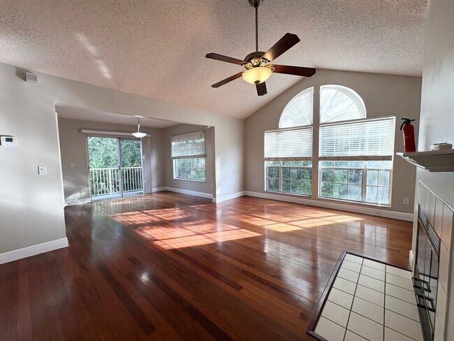 Building Photo - 690 Roaring Dr