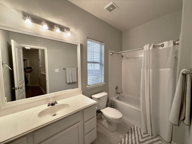 Building Photo - 2 Bedroom Townhome in Westcreek Ranch