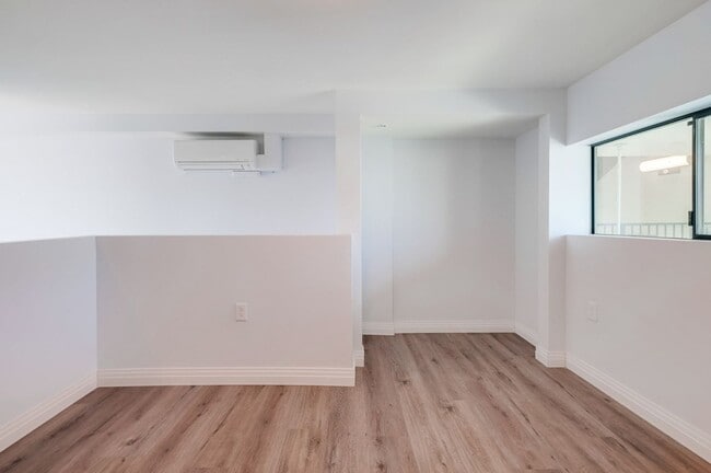 Building Photo - Prime Koreatown Brand New 2 Story Loft Style Unit! 6 Weeks Free Rent Concession