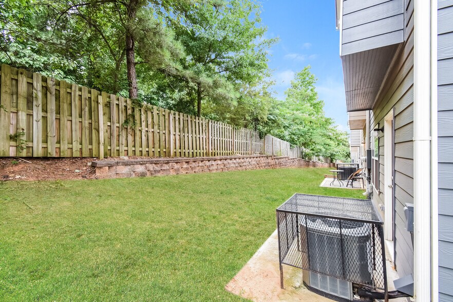 Building Photo - 402 Highwood Ln