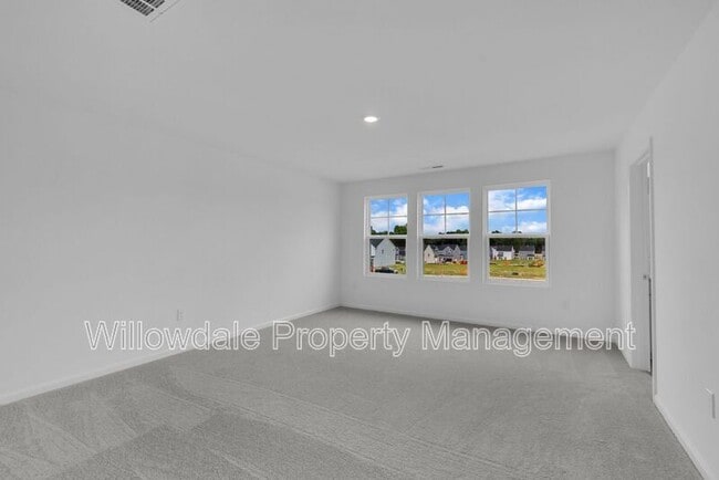Building Photo - 749 Swim Cave Ln