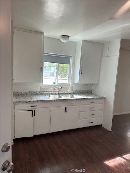 Building Photo - 501 University Pl