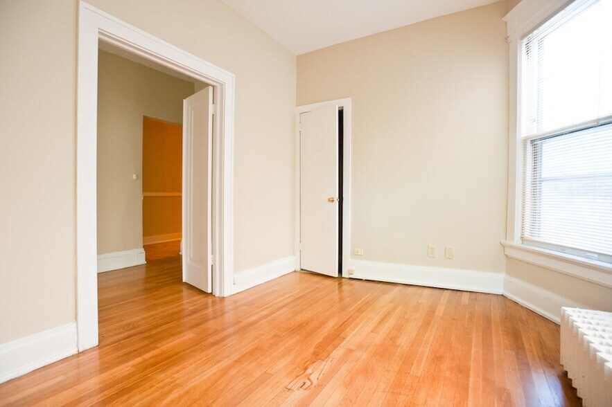 Building Photo - 2216 E Ivanhoe Pl