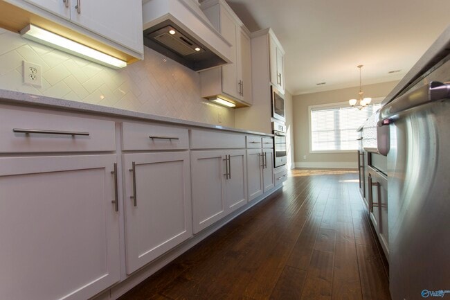 Building Photo - 2121 S Meadows Dr