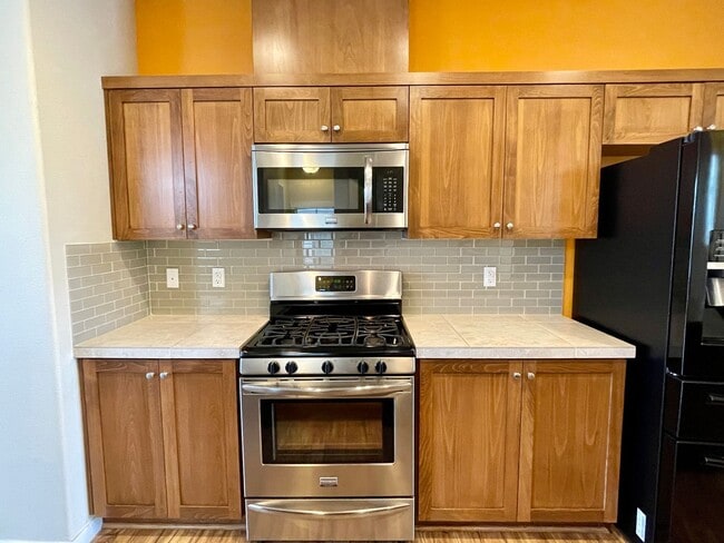 Building Photo - Villebois Townhome with Access to the Sparrow Creek Community Center