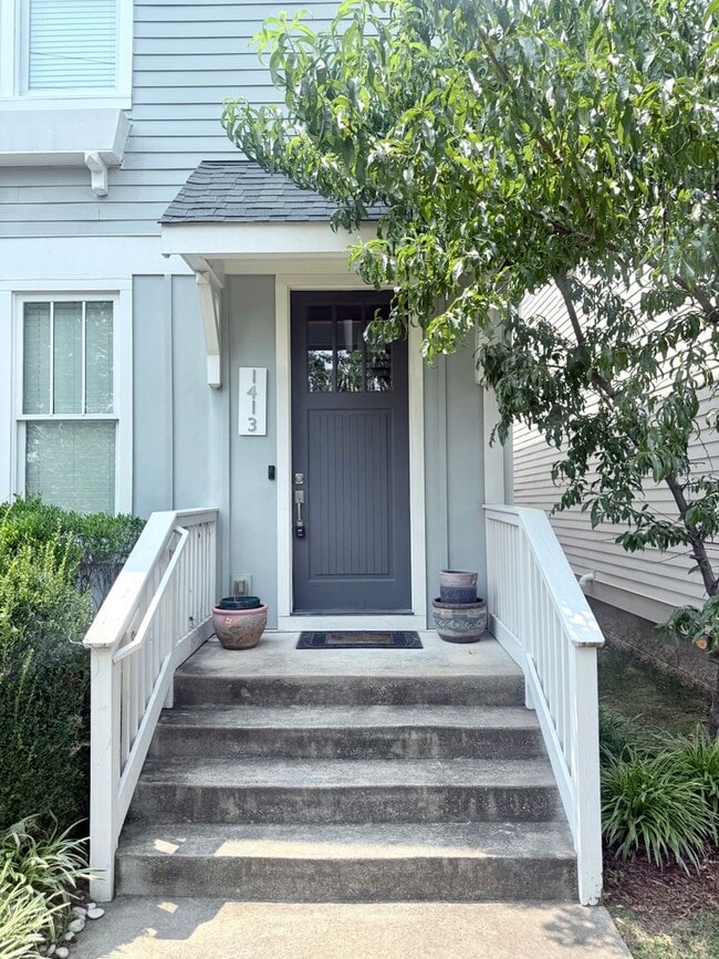 Building Photo - 1413 14th Ave S