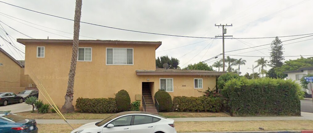 Building Photo - 200 N Cedar Ave