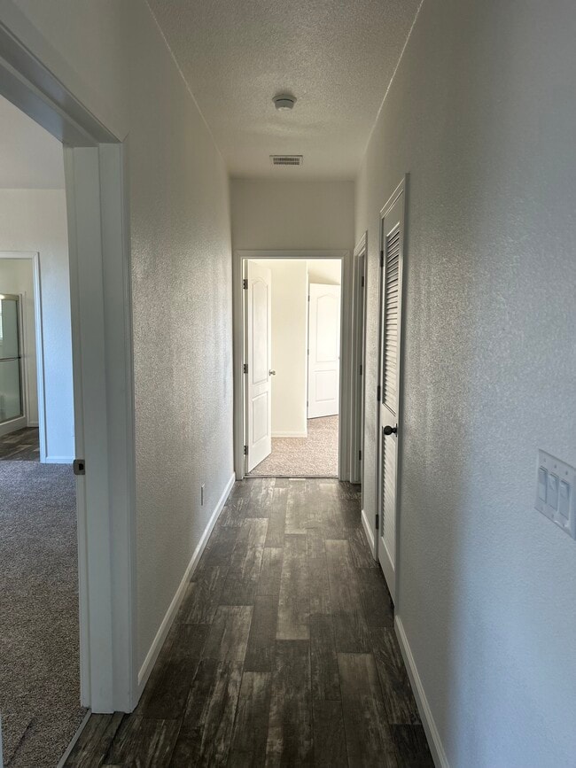 Building Photo - 3953 Stoneridge Dr