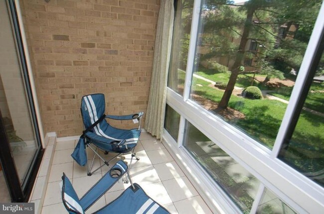 Building Photo - 10223 Valentino Dr