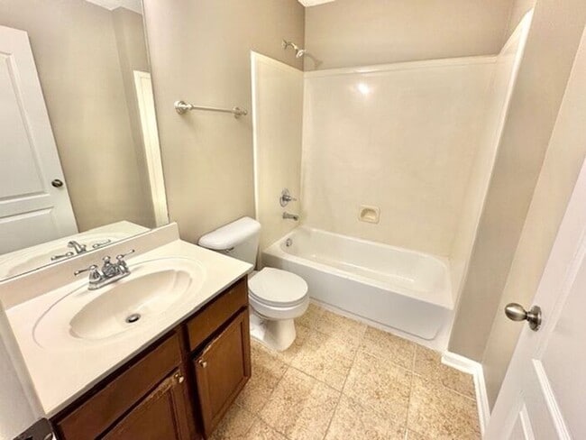 Building Photo - Now Leasing a 4-bedroom 2.5 bath home in Cordova off of Macon and Houston Levee