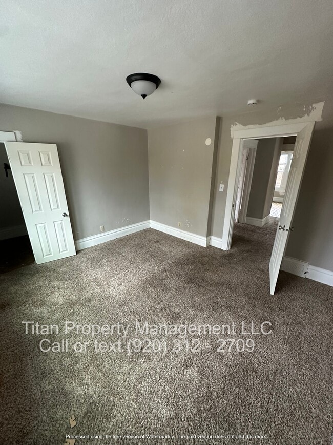 Building Photo - 19 E Murdock Ave