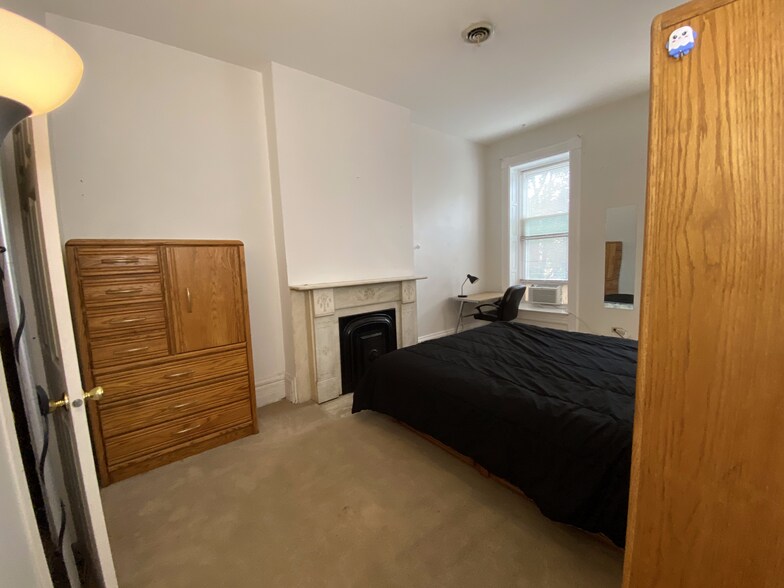 FL2 - LG Front Bedroom - 915 S Loomis St