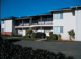 Exterior Building Photo - 24 Kent Pl